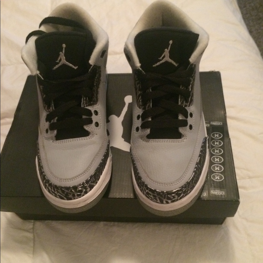 Jordan wolf grey 5’s(Size 5.5y)